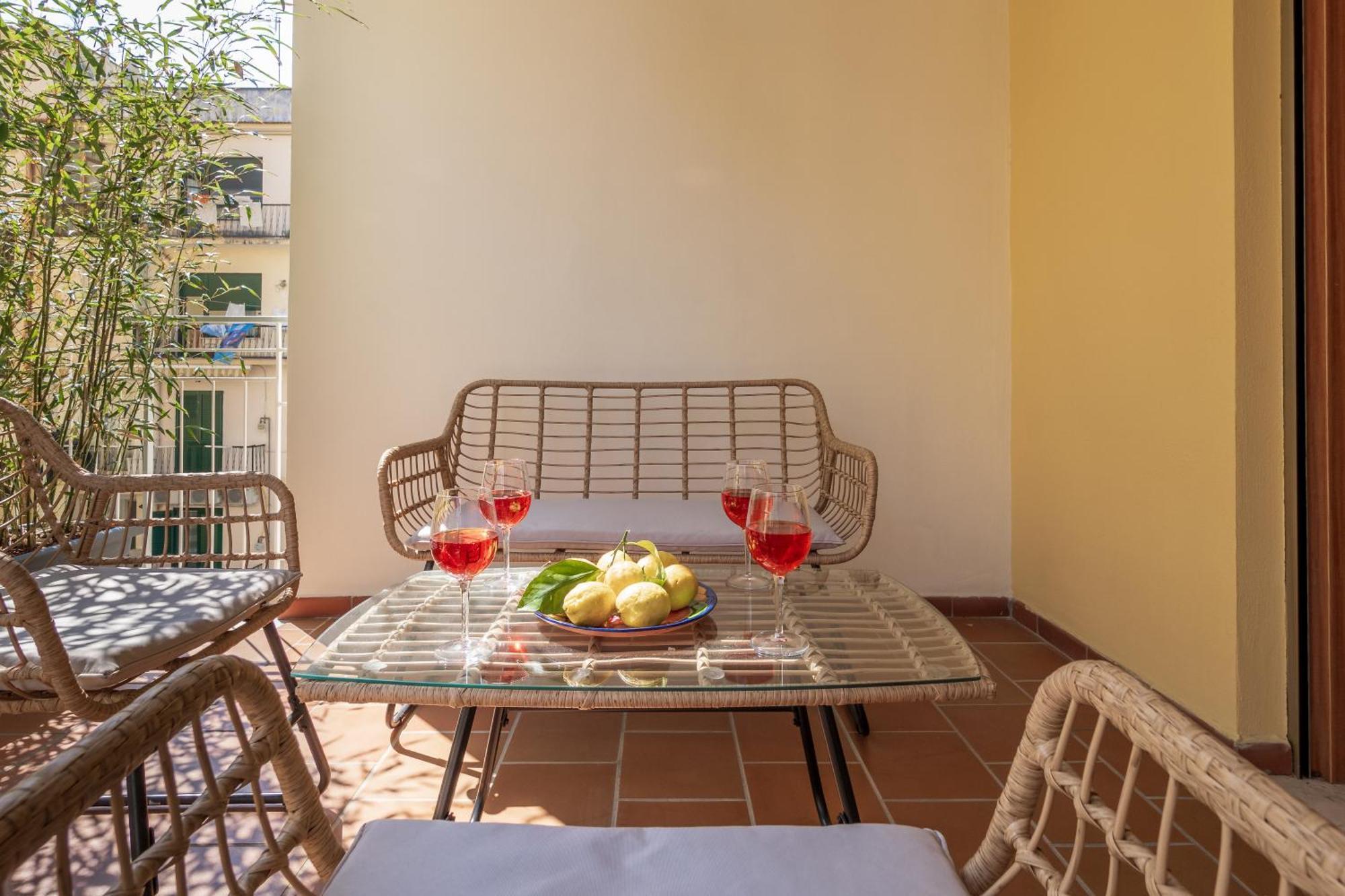Surya House - Elegant Apartment In Sorrent Exterior foto
